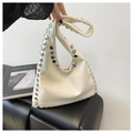 Borsa tote minimalista in pelle bianco crema con rivetti argentati e manico largo - Bianco