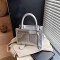 Sac à main argent métallisé avec fini miroir, détail de boucle et poignée ronde - Argent