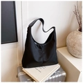 Bolso hobo negro minimalista de gran capacidad en nailon impermeable con brillo sedoso - Negro