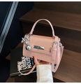 Borsa Kelly rosa stropicciata con chiusura argento e ciondolo a forma di cane - Rosa (Con Ciondolo)