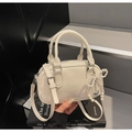 Bolso Boston crema de cuero sintético con colgante de lazo de perlas y bandolera - Beige Con Amuleto
