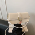 Borsa a tracolla minimalista in pelle bianco crema con elegante fibbia a D dorata - Bianco