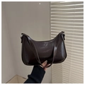 Détail du sac sous le bras en similicuir marron foncé plissé avec fermeture éclair - Brun Foncé