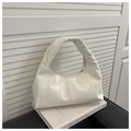 Bolso hobo blanco de charol brillante con asa integrada de diseño minimalista y moderno - Blanco