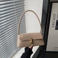 Bolso baguette beige brillante de estilo francés con hebilla cilíndrica de metal dorado - Caqui