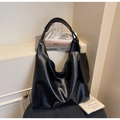 Grand sac cabas noir en similicuir avec pochette zippée assortie et bandoulière large - Noir