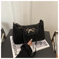 Schwarze Schultertasche mit Leopardenmuster und einem eleganten goldenen Schleifen-Detail - Schwarz