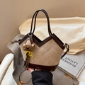 Sac bandoulière kaki à motif léopard avec surpiqûres et pendentif ours - Avec pendentif / Blanc Cassé