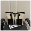 Bolso tote minimalista de lona crema y negro con cierre de broche dorado chic - Caqui y Negro