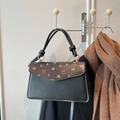 Sac à main noir chic avec rabat enveloppe à fleurs roses et nœud imprimé élégant - Style de Noeud Floral / Noir