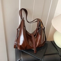 Vintage Hobo-Tasche aus tiefbraunem Leder mit Quaste und Tennisschläger-Anhänger - Kaffee (Mit Anhänger)