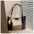 Bolso tote de cuero patchwork tricolor negro crema y kaki con pañuelo de seda - Caqui