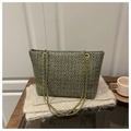 Sac fourre-tout tissé à carreaux verts avec bandoulière chaîne sur une écharpe - Vert