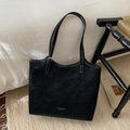 Bolso tote negro grande con costuras blancas en contraste y letras doradas en el hogar - Negro sin Colgante