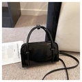 Bolso cuadrado de charol sintético negro con letras FASHION y asas dobles cortas - Negro