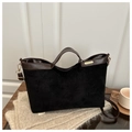 Retro-Shopper aus schwarzem Wildleder mit braunen Ledergriffen und verstellbarem Gurt - Schwarz