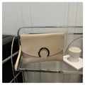 Pochette a busta beige con fibbia in metallo a semicerchio e cinturino da polso - Cachi