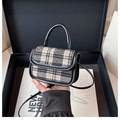 Mini bolso de mano en tweed de cuadros blanco y negro con asa de cuero y bandolera - Negro