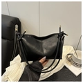 Bolso tote minimalista de cuero PU negro con correas anudadas y puntas de metal dorado - Negro