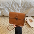 Borsa a tracolla in pelle marrone con fibbia in corno vintage e cuciture bianche - Marrone