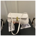 Bolso baguette blanco con relieve de cocodrilo, cierre dorado y correa de hombro fina - Blanco