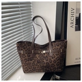 Borsa tote leopardata retrò con spallacci in pelle marrone e fibbia in metallo dorato - Stampa leopardata