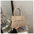Borsa a mano beige trapuntata in pelle PU con fiocco metallico e tracolla regolabile - Cachi