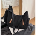 Bolso bandolera grande de pana negra con cremalleras dobles y correa ajustable - Negro