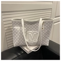Dettaglio set borsa tote monogramma bianco con bustina e logo M goffrato in 3D - Bianco