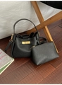 Ensemble de 2 sacs chic en cuir noir à grain litchi avec fermoir doré métallique - Noir