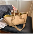 Bolso tote beige plisado con asa de nudo e interior amarillo vibrante, para oficina - Caqui