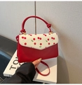 Sac bandoulière motif cerises avec contraste rouge et blanc et détail de poignée nouée - Rouge (Imprimé Cerise)