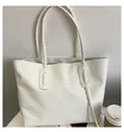 Bolso tote blanco trenzado de gran capacidad en cuero suave para el estilo urbano diario - Blanco