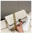 Elegante bolso bandolera blanco acolchado con cadena dorada y textura de cuero de lujo - Blanco