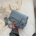 Bolso bandolera azul claro plisado con asa trenzada y correa ajustable de moda suave - Azul
