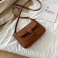 Borsa a spalla classica in pelle marrone caramello con fibbia in metallo vintage - Marrone Chiaro
