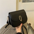 Borsa a tracolla nera minimalista con fibbia dorata e finitura in ecopelle opaca - Nero