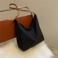 Bolso hobo minimalista de nailon negro con correa ajustable marrón para uso casual - Negro