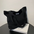 Bolso tote de pana negra con correas de hombro dobles y etiqueta fashion instinct - Negro