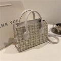 Sac à main en tweed crème et or avec bandoulière en cuir blanc de style français - Blanc