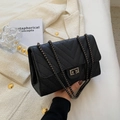 Chic black V-quilted chain handbag with a vintage clasp and high-quality pebbled leather - Chevron
