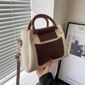 Sac carré tendance en patchwork beige et marron avec texture rétro et poignée circulaire - Blanc