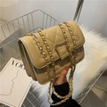 Bolso bandolera acolchado beige con cierre dorado y correa de cadena de cuero - Caqui