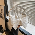 Elegante borsa a spalla bianca plissettata con grande fiocco in organza e catena d'oro - Bianco