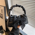 Borsa a nuvola nera a pieghe con fiocco in organza e catena dorata elegante - Nero