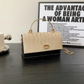 Sac bandoulière chic en paille tissée beige et cuir noir avec poignée dorée - Noir