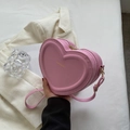 Petit sac bandoulière rose en forme de cœur avec lettrage doré et cuir PU - Rose