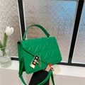 Sac bandoulière vert matelassé en cuir PU avec rabat asymétrique et boucle dorée - Vert