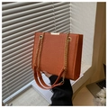 Elegante borsa tote arancione con stampa coccodrillo e tracolla con catena dorata di lusso - Marrone