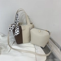 Elegante bolso tipo cubo bicolor con pañuelo de lunares y neceser interior - Marrón y Beige